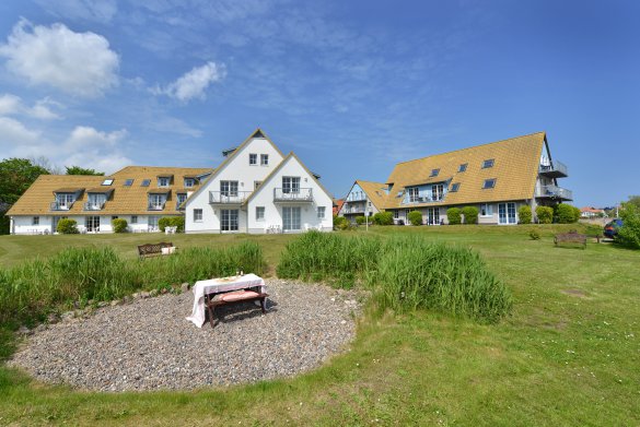 Außenansicht der Hotel- und Ferienanlage Kapitäns-Häuser Breege auf Rügen