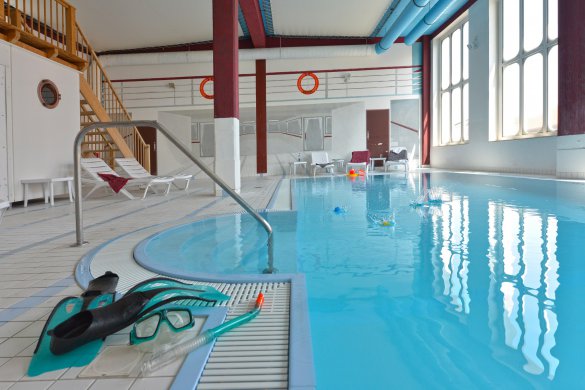 Schwimmbad-Bereich in der Hotel- und Freizeitanlage Kapitäns-Häuser Breege auf Rügen